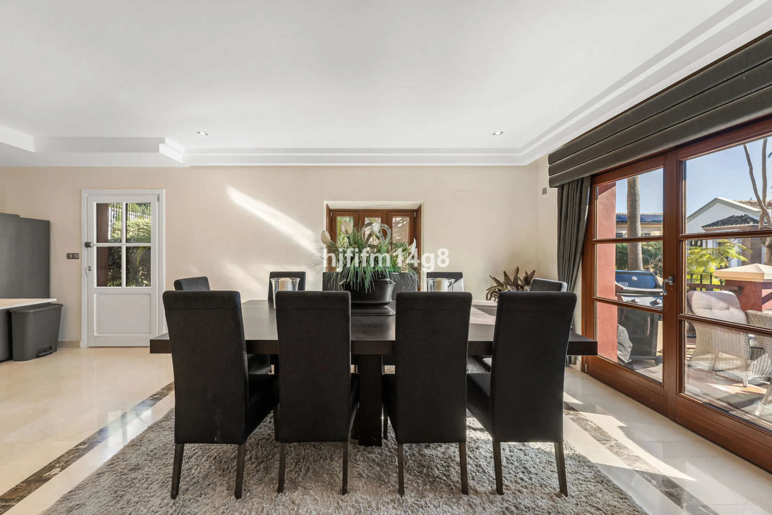 Discover unparalleled luxury in the prestigious La Capellania community with exotic gardens, , nestled within the Marbella Golden Mile. This stunning villa, boasting 686m² of interior space and an additional 77m² of terrace, offers the ultimate blend of e