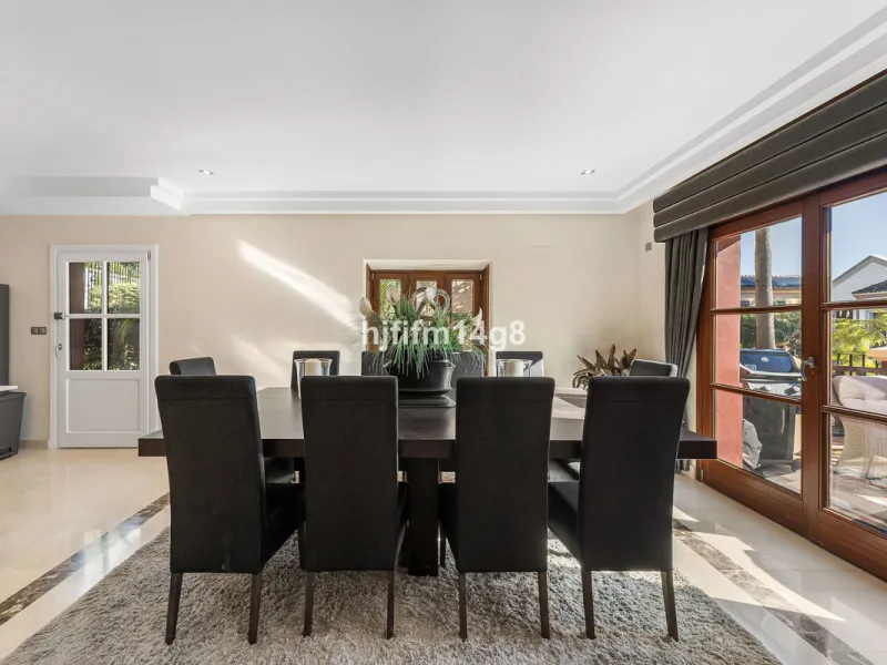 Discover unparalleled luxury in the prestigious La Capellania community with exotic gardens, , nestled within the Marbella Golden Mile. This stunning villa, boasting 686m² of interior space and an additional 77m² of terrace, offers the ultimate blend of e