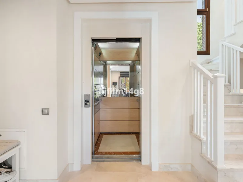 Discover unparalleled luxury in the prestigious La Capellania community with exotic gardens, , nestled within the Marbella Golden Mile. This stunning villa, boasting 686m² of interior space and an additional 77m² of terrace, offers the ultimate blend of e