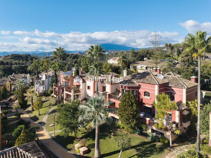 Discover unparalleled luxury in the prestigious La Capellania community with exotic gardens, , nestled within the Marbella Golden Mile. This stunning villa, boasting 686m² of interior space and an additional 77m² of terrace, offers the ultimate blend of e