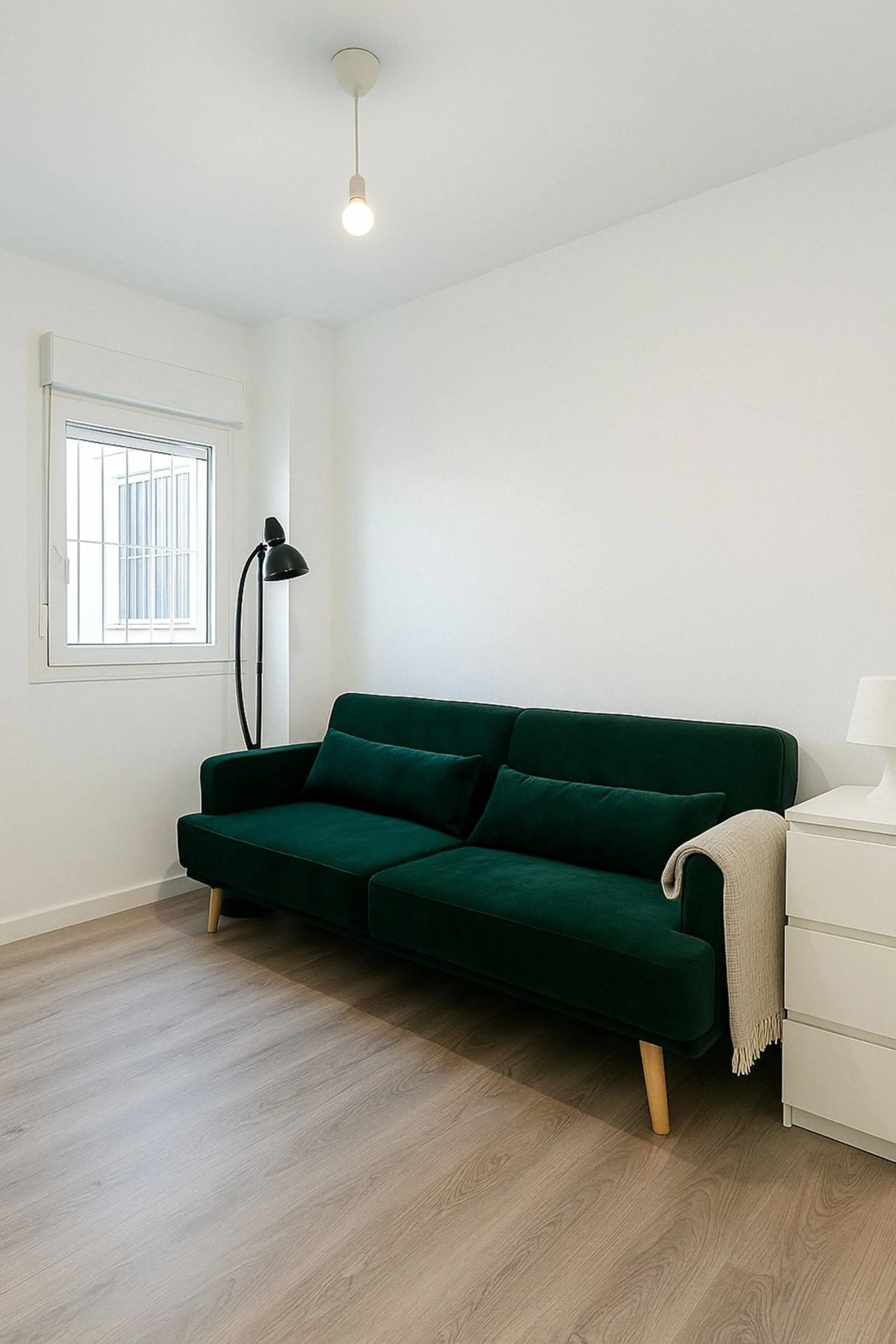 Apartment - Middle Floor Apartment в продаже в Marbella, Málaga. В доме 3 спален и 2 ванных комнат. Площадь дома 112 м²