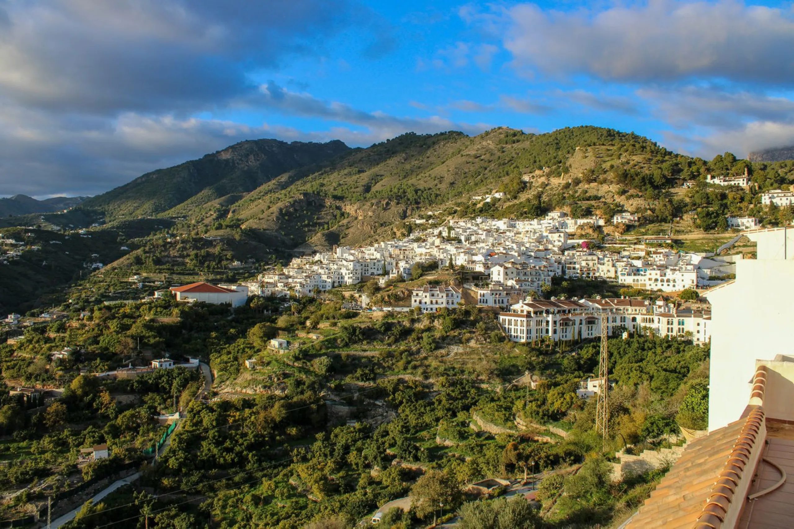 Centrally Located Apartment in Frigiliana with Fantastic Views and Opportunities.