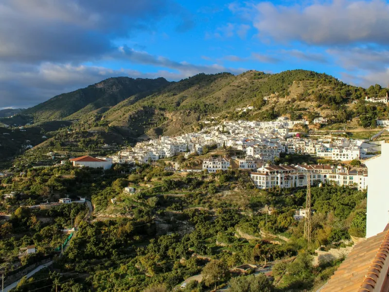 Centrally Located Apartment in Frigiliana with Fantastic Views and Opportunities.