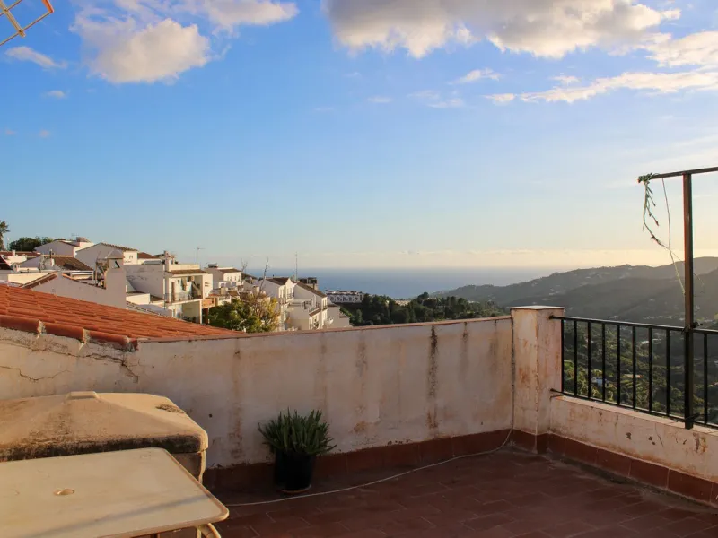 Centrally Located Apartment in Frigiliana with Fantastic Views and Opportunities.