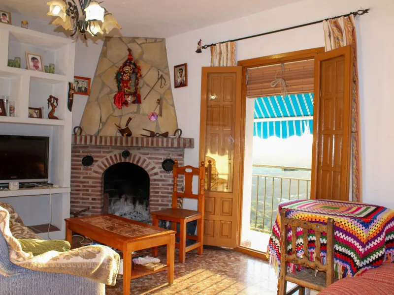 Centrally Located Apartment in Frigiliana with Fantastic Views and Opportunities.