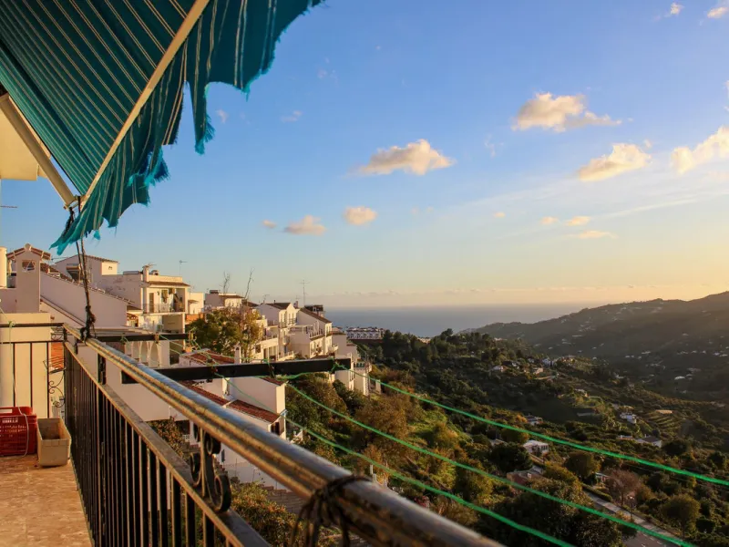 Centrally Located Apartment in Frigiliana with Fantastic Views and Opportunities.