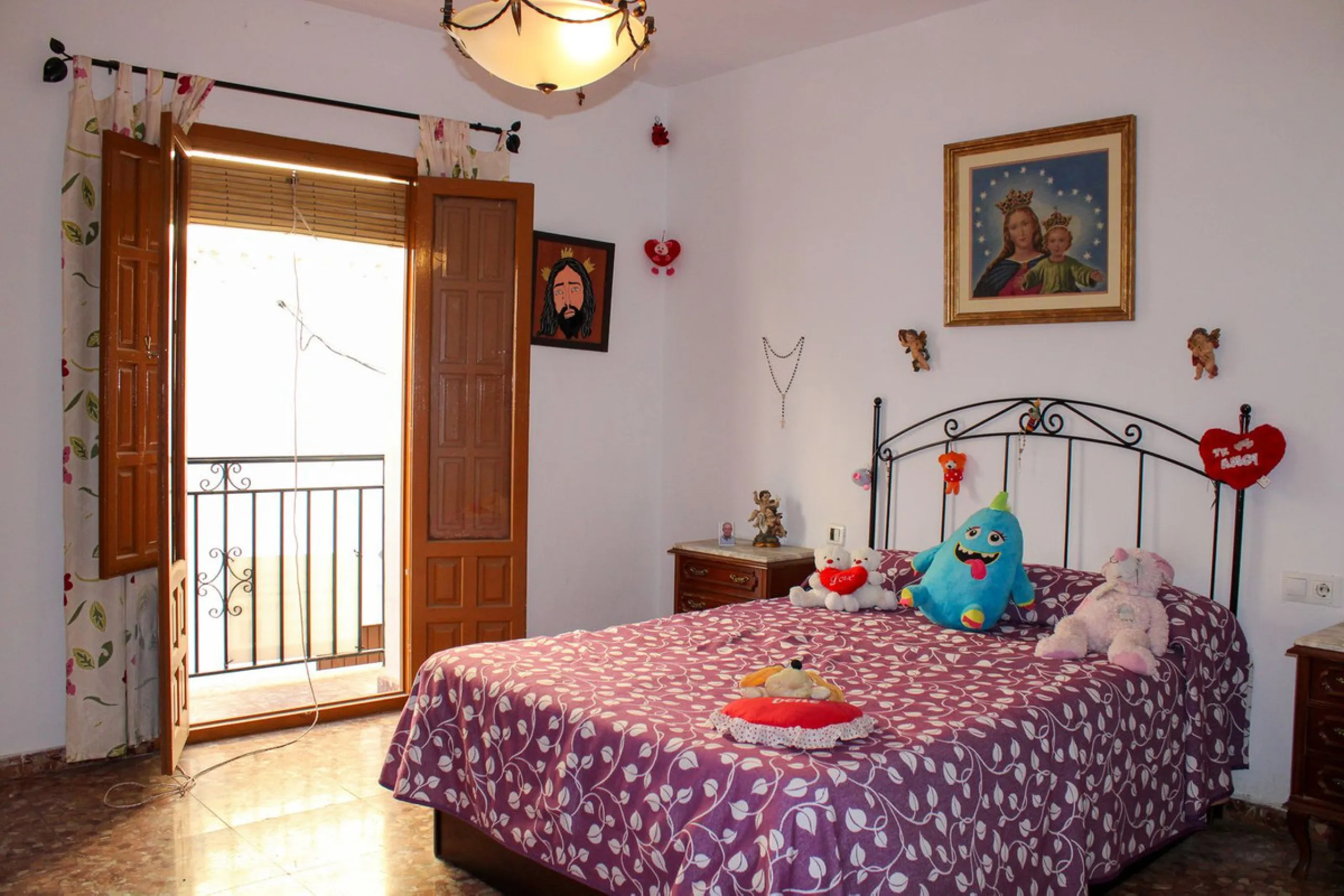 Centrally Located Apartment in Frigiliana with Fantastic Views and Opportunities.