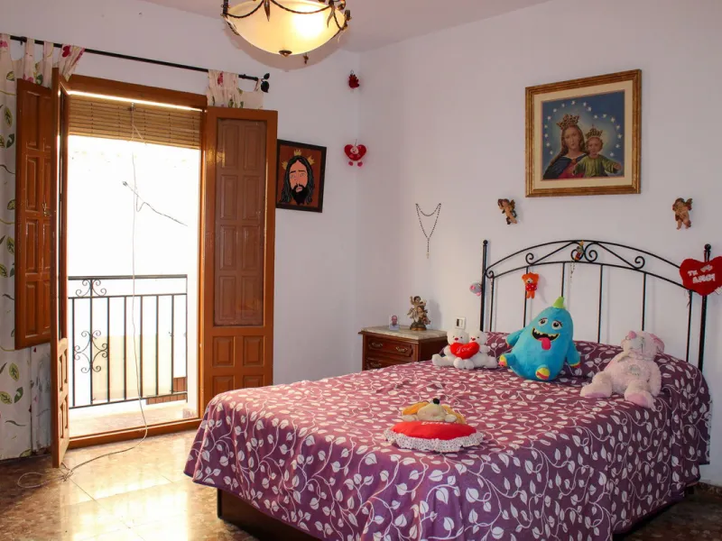 Centrally Located Apartment in Frigiliana with Fantastic Views and Opportunities.