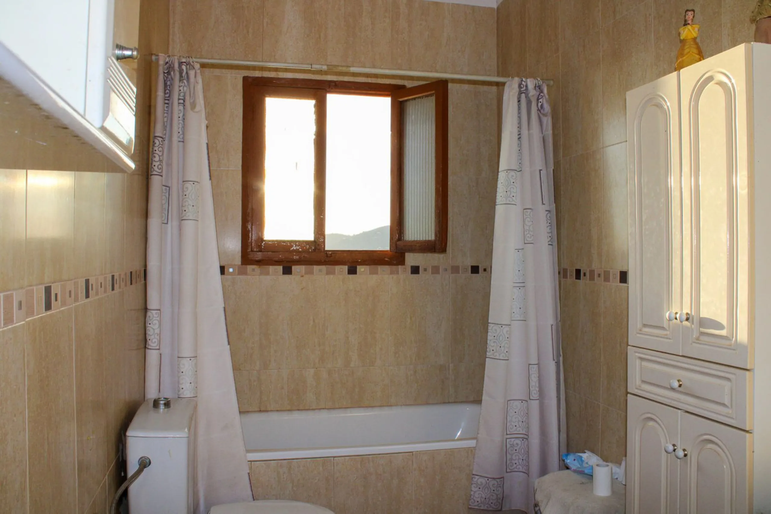 Centrally Located Apartment in Frigiliana with Fantastic Views and Opportunities.