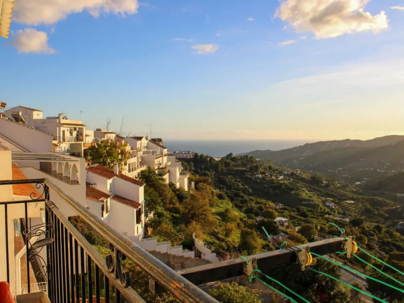 Centrally Located Apartment in Frigiliana with Fantastic Views and Opportunities.