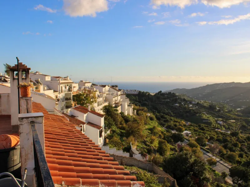 Centrally Located Apartment in Frigiliana with Fantastic Views and Opportunities.