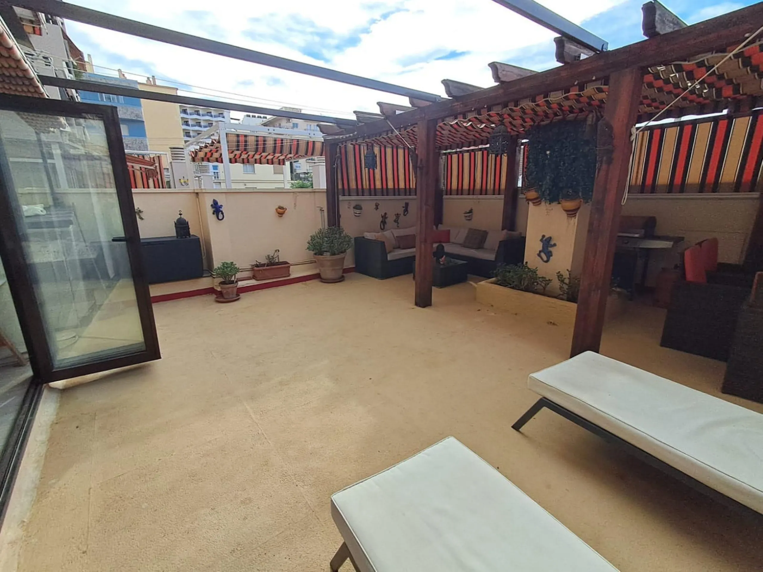 Magnificent apartment on the beachfront in Fuengirola located in the best area of ​​Los Boliches.