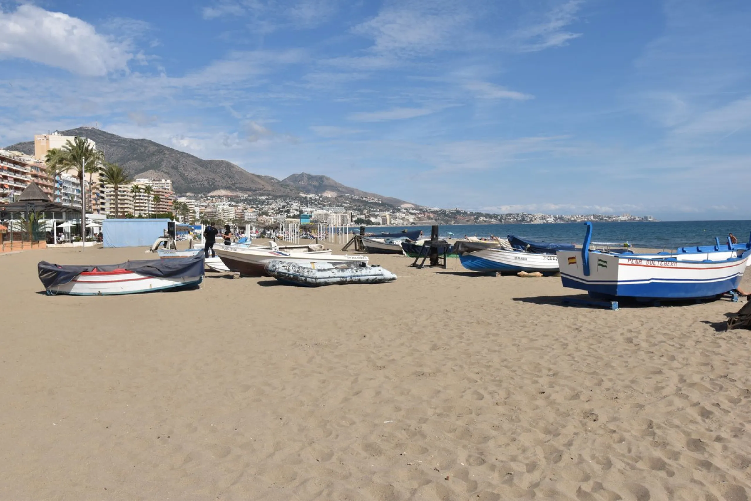 Magnificent apartment on the beachfront in Fuengirola located in the best area of ​​Los Boliches.
