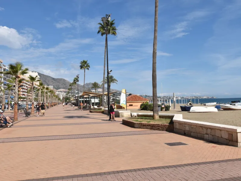 Magnificent apartment on the beachfront in Fuengirola located in the best area of ​​Los Boliches.