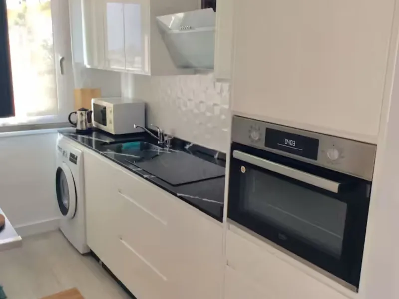 Beautiful apartment located in an urbanization on the beachfront and the famous Port of Cabopino.