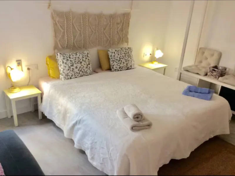 Beautiful apartment located in an urbanization on the beachfront and the famous Port of Cabopino.