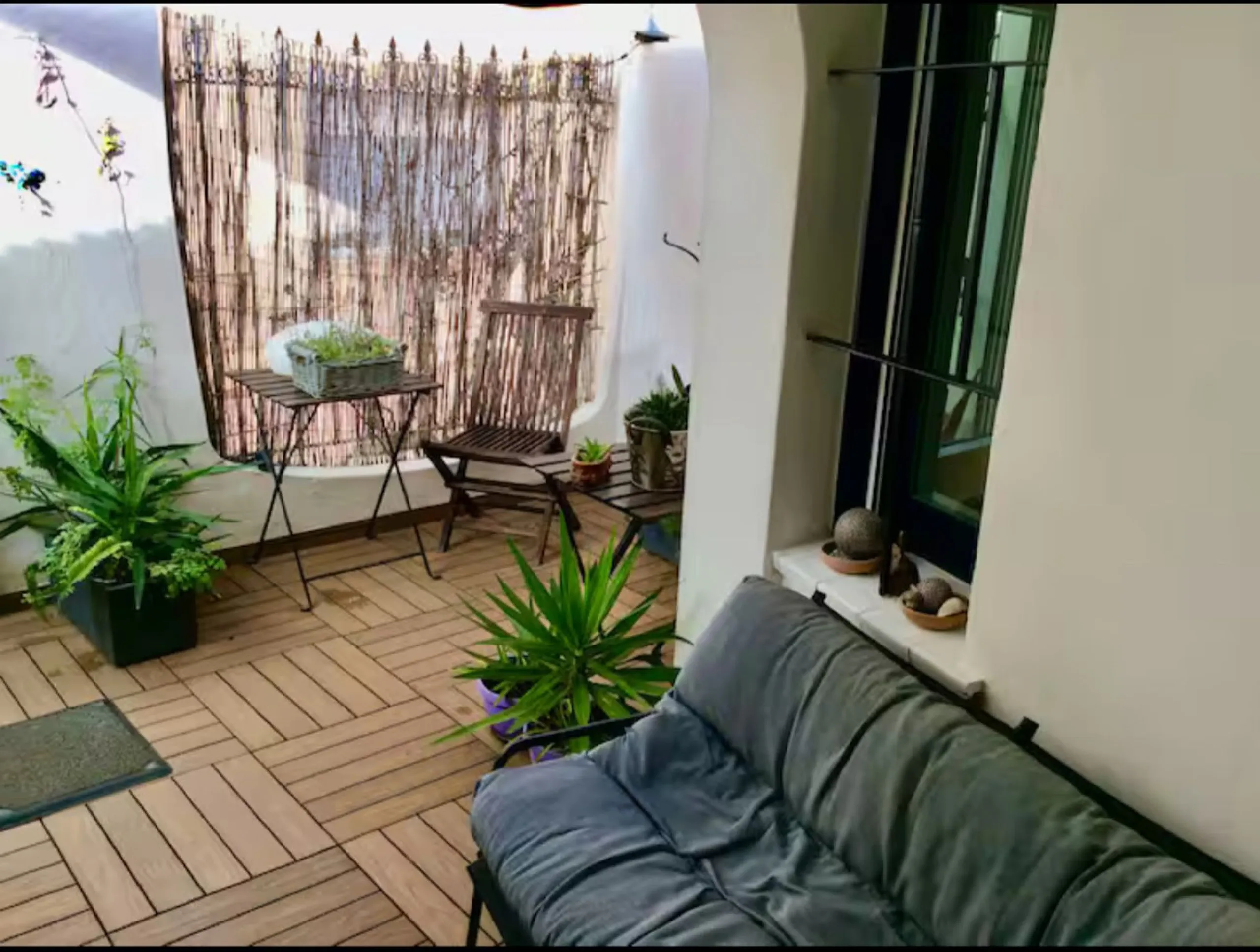 Beautiful apartment located in an urbanization on the beachfront and the famous Port of Cabopino.