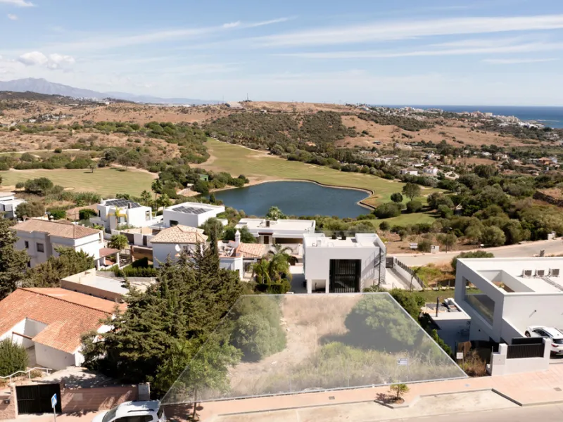 Residential plot with building licence and project in place. All costs involved of the project, registration had been paid by the sellers! It is ready for an imminent start of the construction for the new owner!