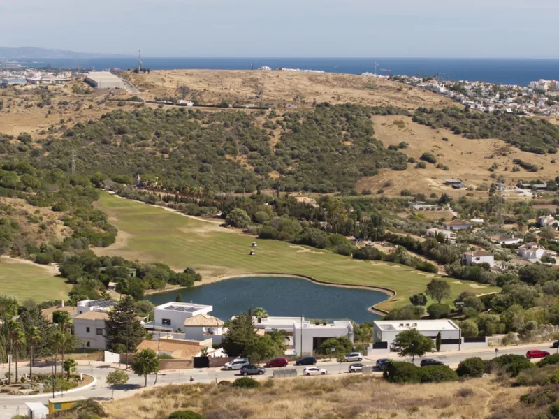 Residential plot with building licence and project in place. All costs involved of the project, registration had been paid by the sellers! It is ready for an imminent start of the construction for the new owner!
