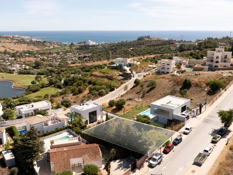 Residential plot with building licence and project in place. All costs involved of the project, registration had been paid by the sellers! It is ready for an imminent start of the construction for the new owner!