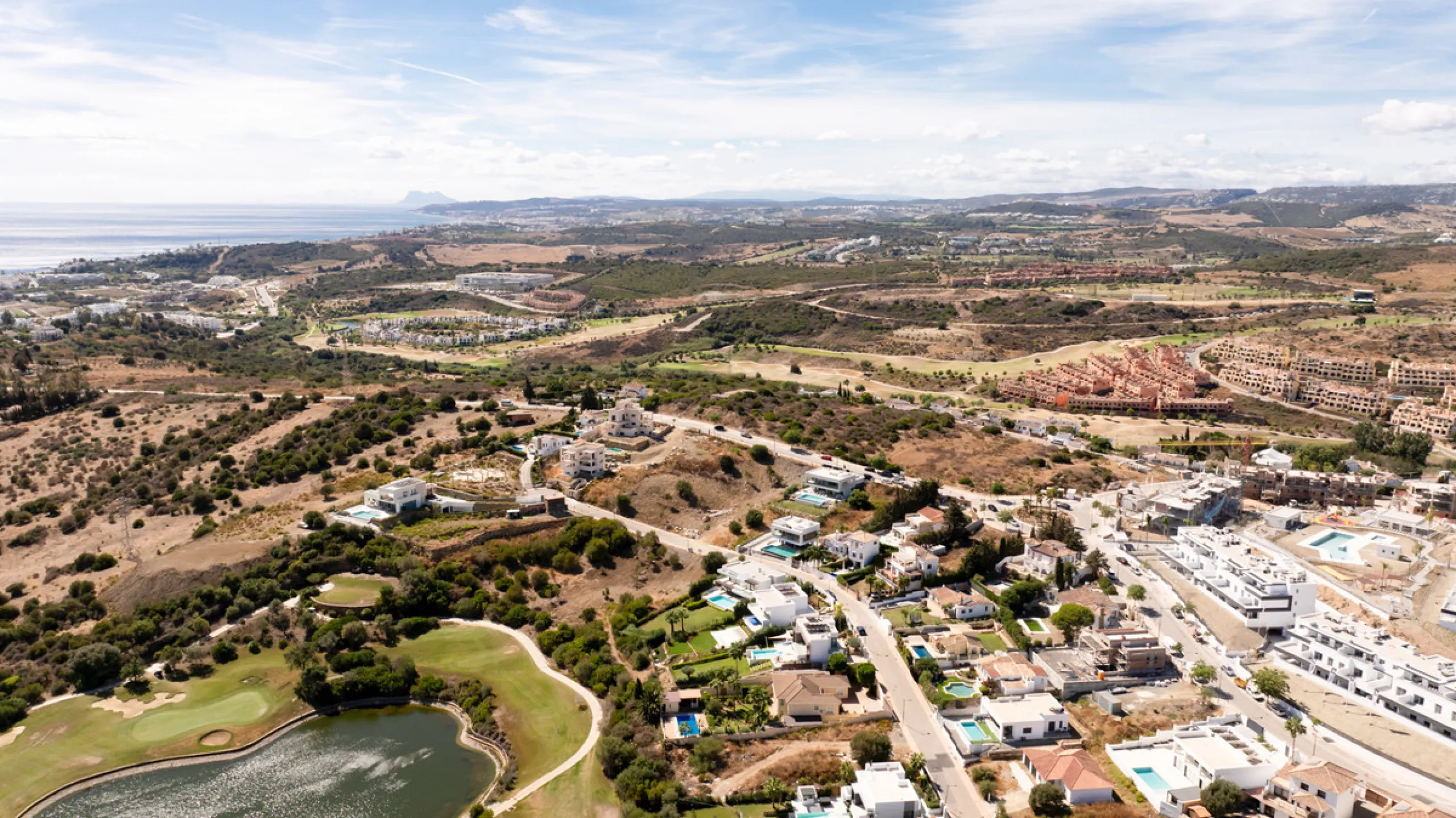 Residential plot with building licence and project in place. All costs involved of the project, registration had been paid by the sellers! It is ready for an imminent start of the construction for the new owner!