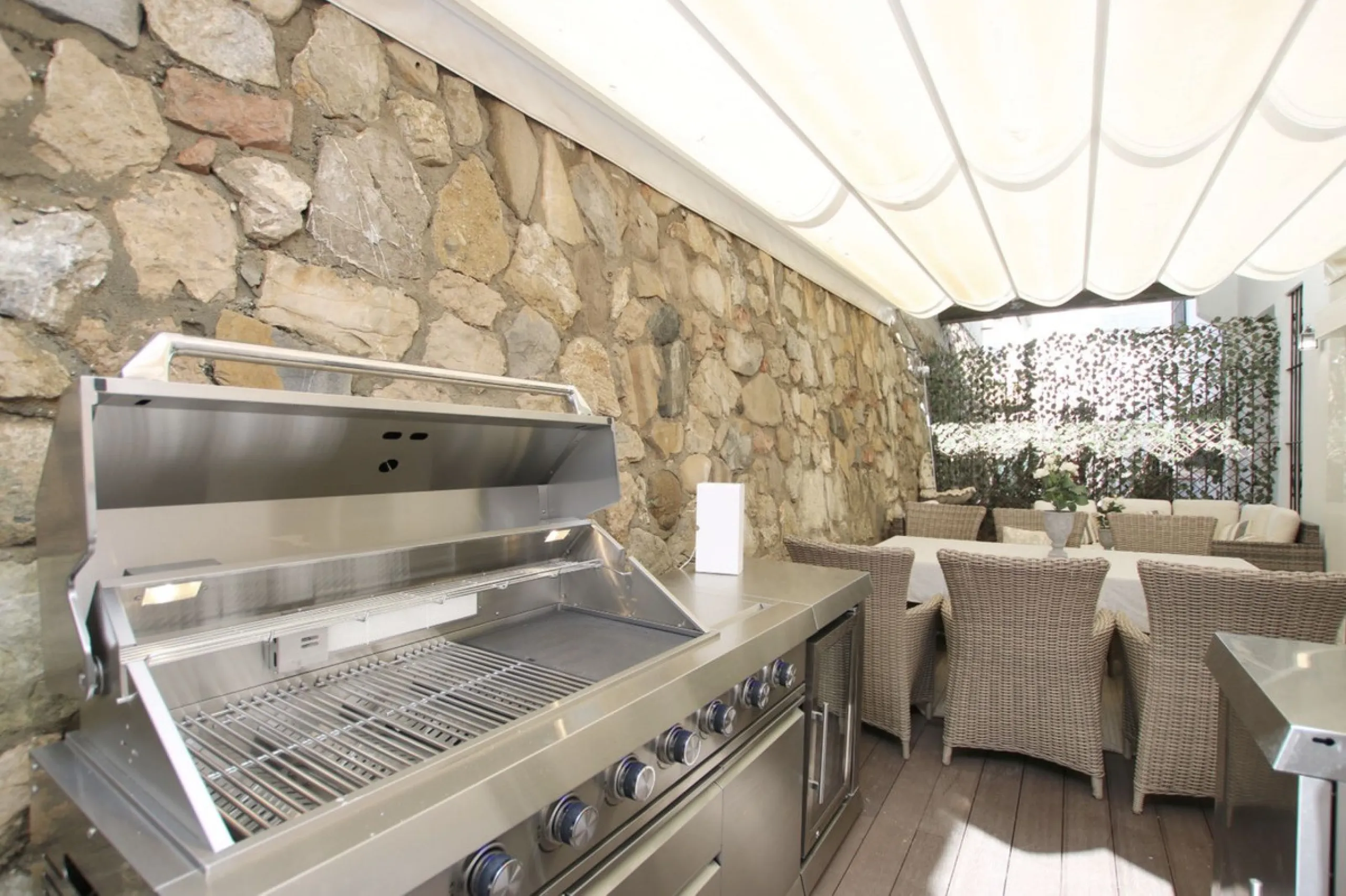 This is a truly amazing home  just a few meters from the sea. It is a one-of-a-kind property that was fully renovated in March 2025, so everything is brand new and ready for you to move in.