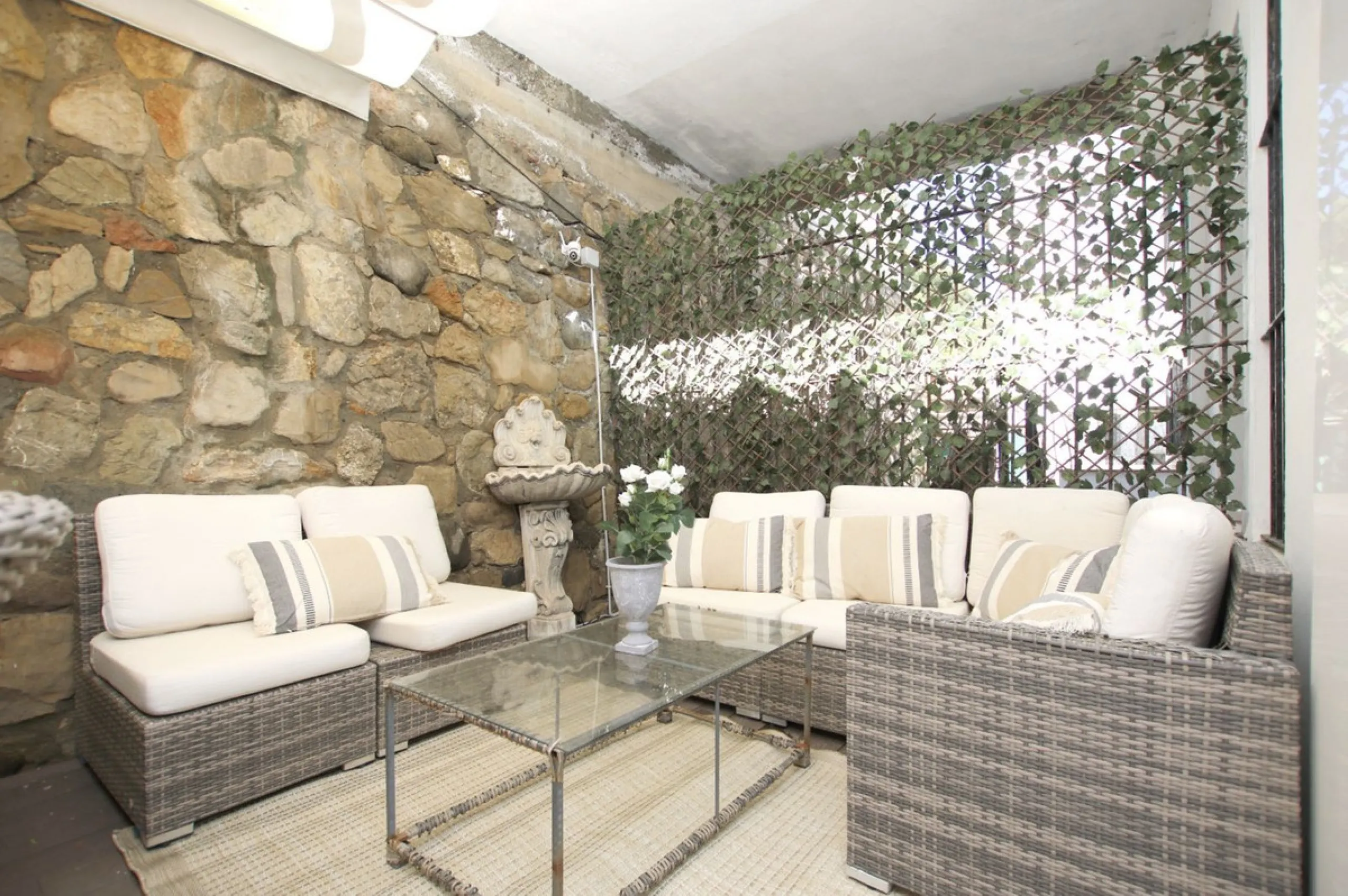 This is a truly amazing home  just a few meters from the sea. It is a one-of-a-kind property that was fully renovated in March 2025, so everything is brand new and ready for you to move in.