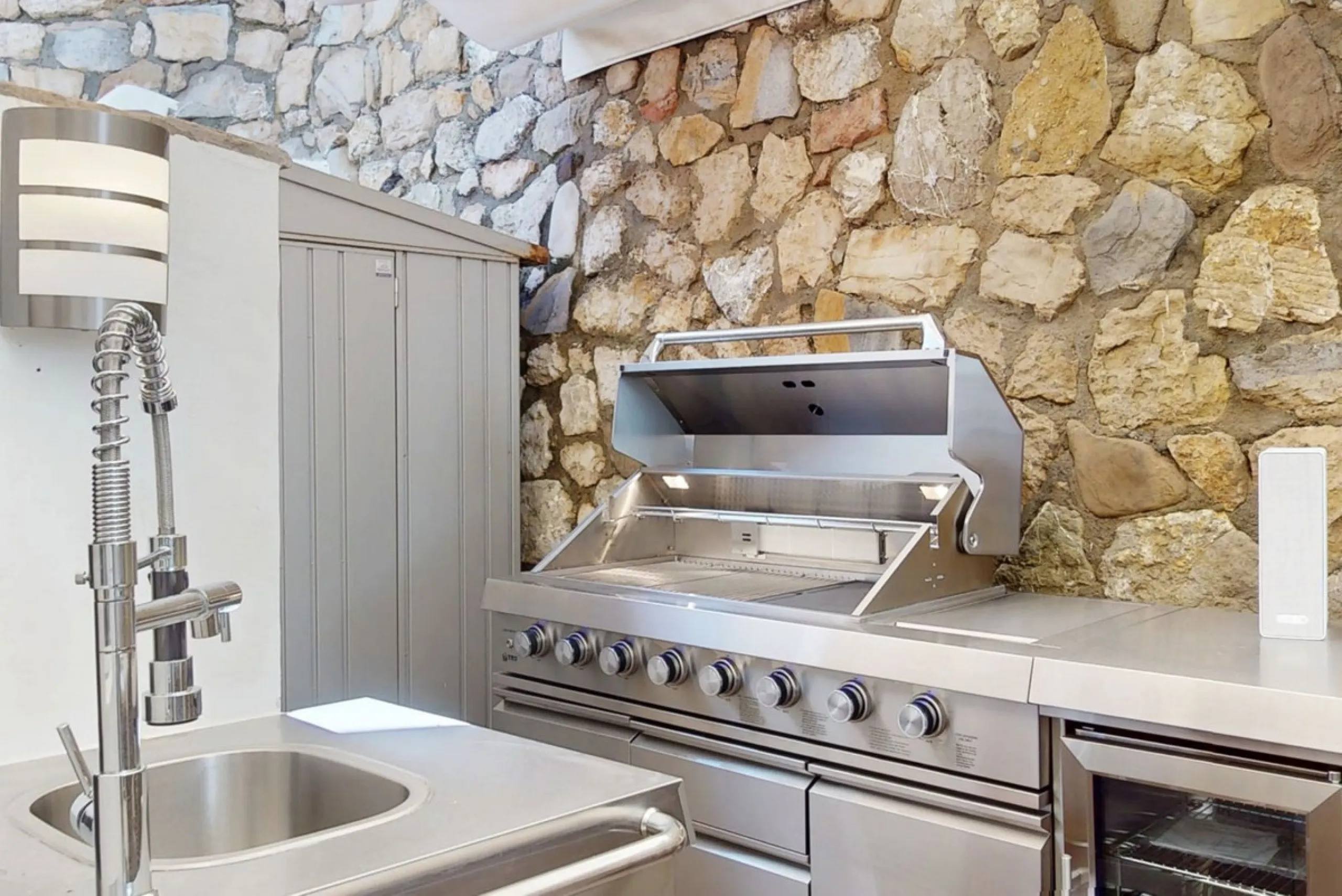 This is a truly amazing home  just a few meters from the sea. It is a one-of-a-kind property that was fully renovated in March 2025, so everything is brand new and ready for you to move in.
