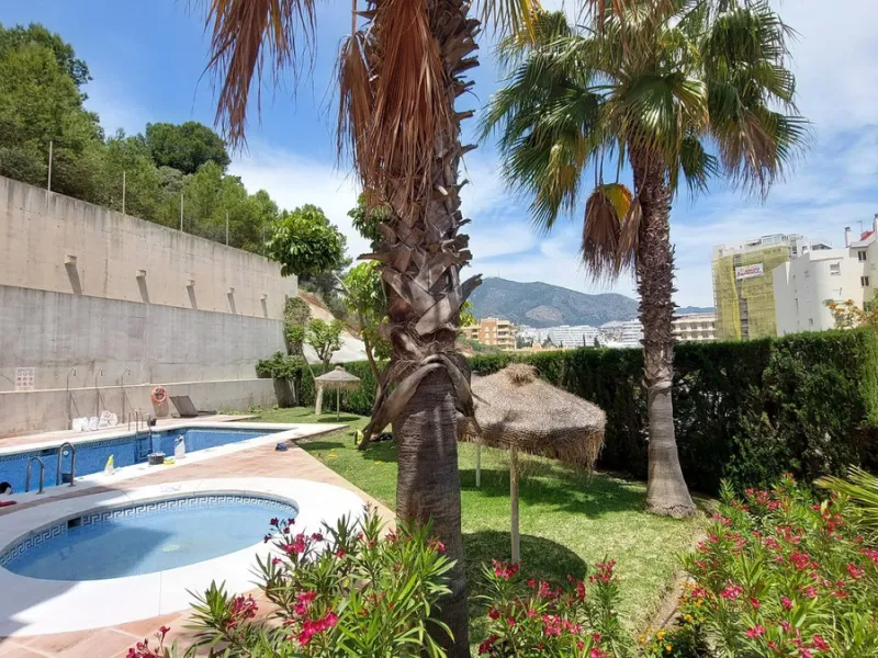 Exclusive penthouse with panoramic sea views, just 100 metres from the beach. We present this magnificent penthouse located in one of the most sought after areas of Torreblanca, just a few metres from the sea. The property stands out for its impressive pa