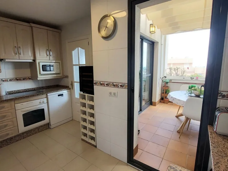 Exclusive penthouse with panoramic sea views, just 100 metres from the beach. We present this magnificent penthouse located in one of the most sought after areas of Torreblanca, just a few metres from the sea. The property stands out for its impressive pa