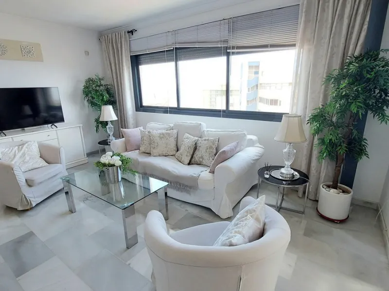 Exclusive penthouse with panoramic sea views, just 100 metres from the beach. We present this magnificent penthouse located in one of the most sought after areas of Torreblanca, just a few metres from the sea. The property stands out for its impressive pa