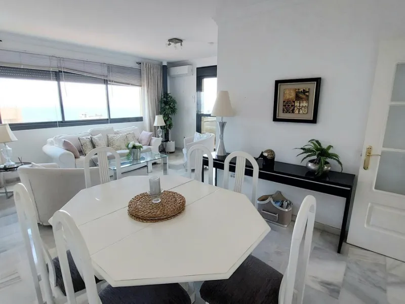 Exclusive penthouse with panoramic sea views, just 100 metres from the beach. We present this magnificent penthouse located in one of the most sought after areas of Torreblanca, just a few metres from the sea. The property stands out for its impressive pa