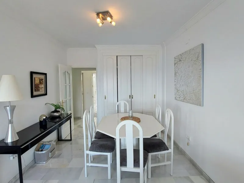 Exclusive penthouse with panoramic sea views, just 100 metres from the beach. We present this magnificent penthouse located in one of the most sought after areas of Torreblanca, just a few metres from the sea. The property stands out for its impressive pa