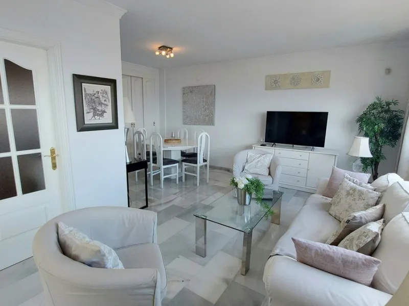 Exclusive penthouse with panoramic sea views, just 100 metres from the beach. We present this magnificent penthouse located in one of the most sought after areas of Torreblanca, just a few metres from the sea. The property stands out for its impressive pa