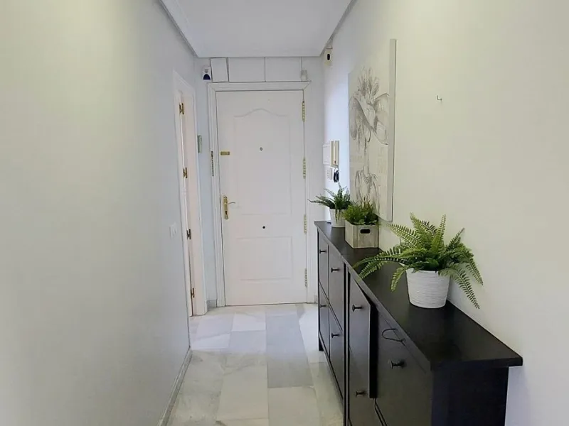 Exclusive penthouse with panoramic sea views, just 100 metres from the beach. We present this magnificent penthouse located in one of the most sought after areas of Torreblanca, just a few metres from the sea. The property stands out for its impressive pa