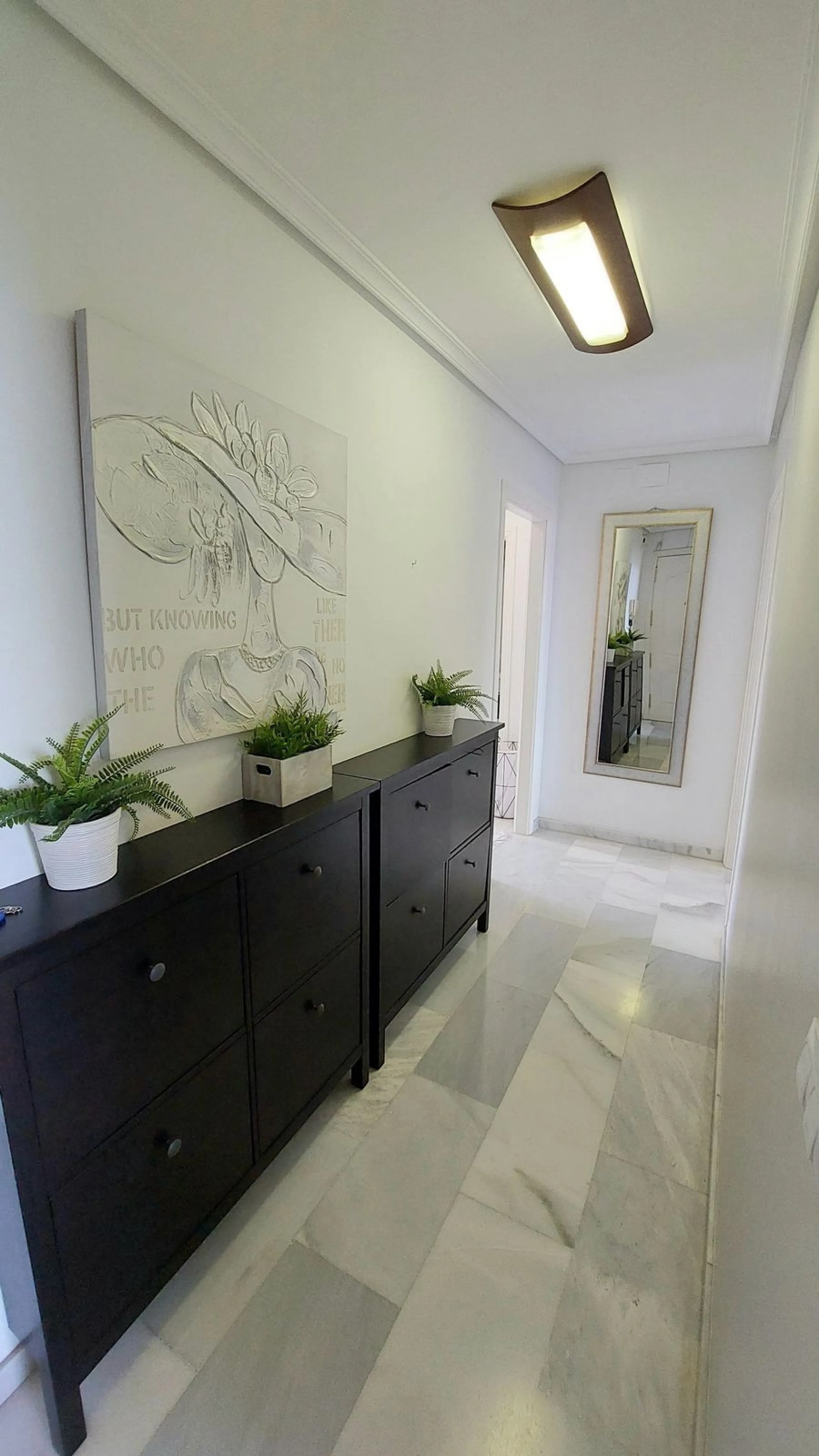Exclusive penthouse with panoramic sea views, just 100 metres from the beach. We present this magnificent penthouse located in one of the most sought after areas of Torreblanca, just a few metres from the sea. The property stands out for its impressive pa