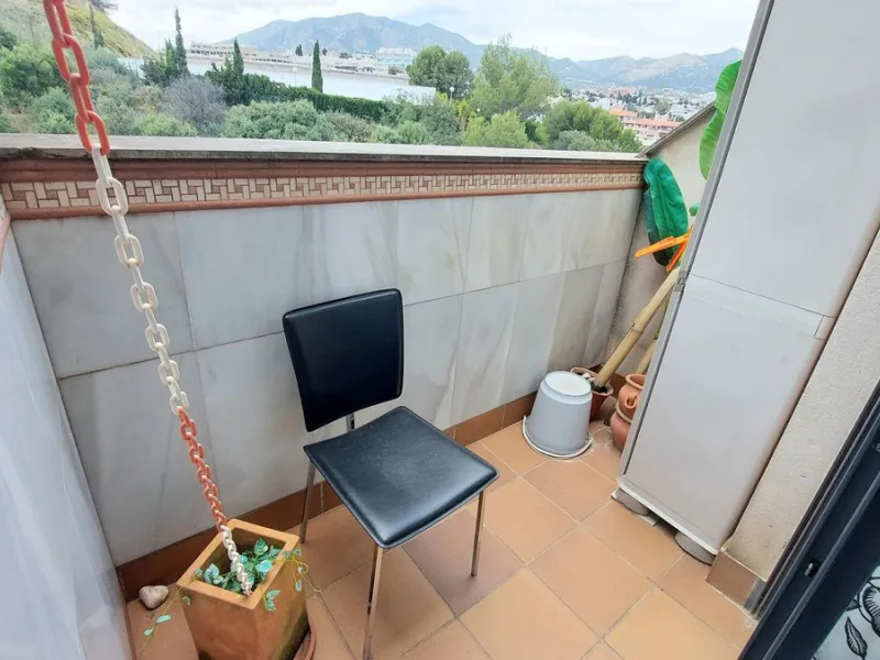 Exclusive penthouse with panoramic sea views, just 100 metres from the beach. We present this magnificent penthouse located in one of the most sought after areas of Torreblanca, just a few metres from the sea. The property stands out for its impressive pa