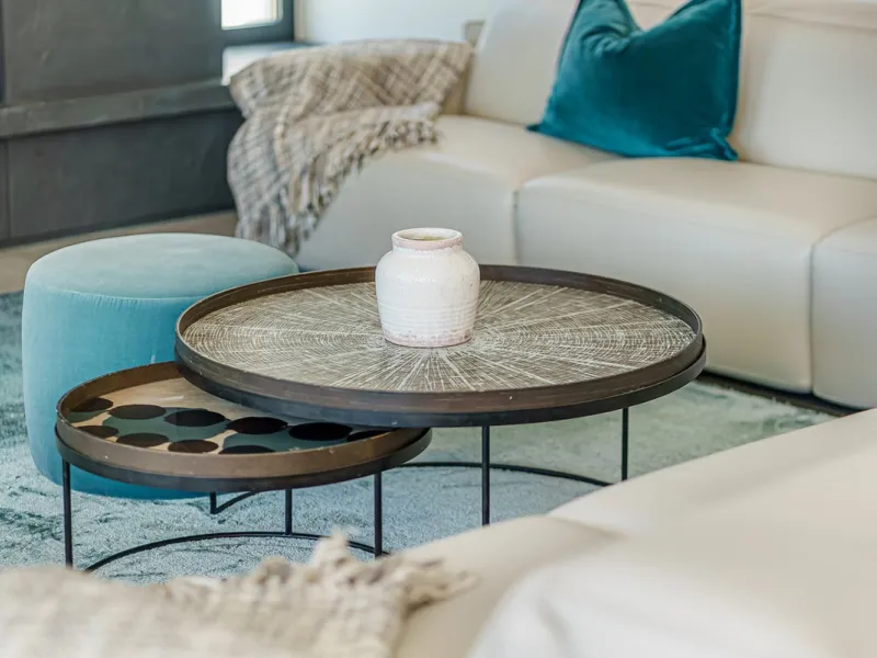 Welcome to a stunning and modern residence in the heart of Las Brisas, Nueva Andalucía. This south-facing house features a spacious private garden with generous outdoor areas, perfect for both relaxing and entertaining. The ground floor is a paradise of l