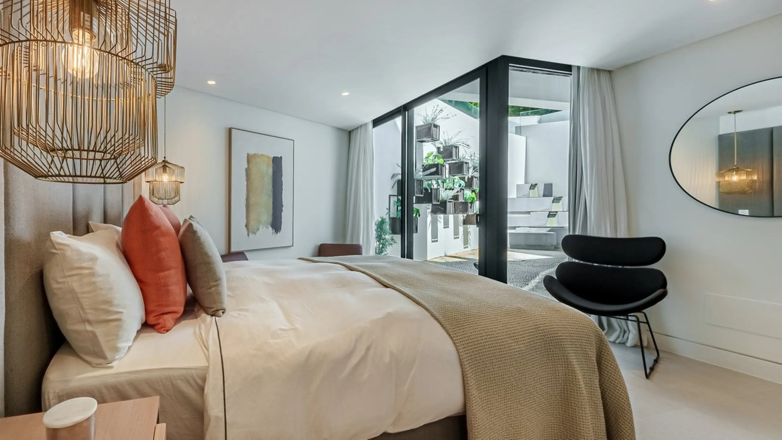 Welcome to a stunning and modern residence in the heart of Las Brisas, Nueva Andalucía. This south-facing house features a spacious private garden with generous outdoor areas, perfect for both relaxing and entertaining. The ground floor is a paradise of l
