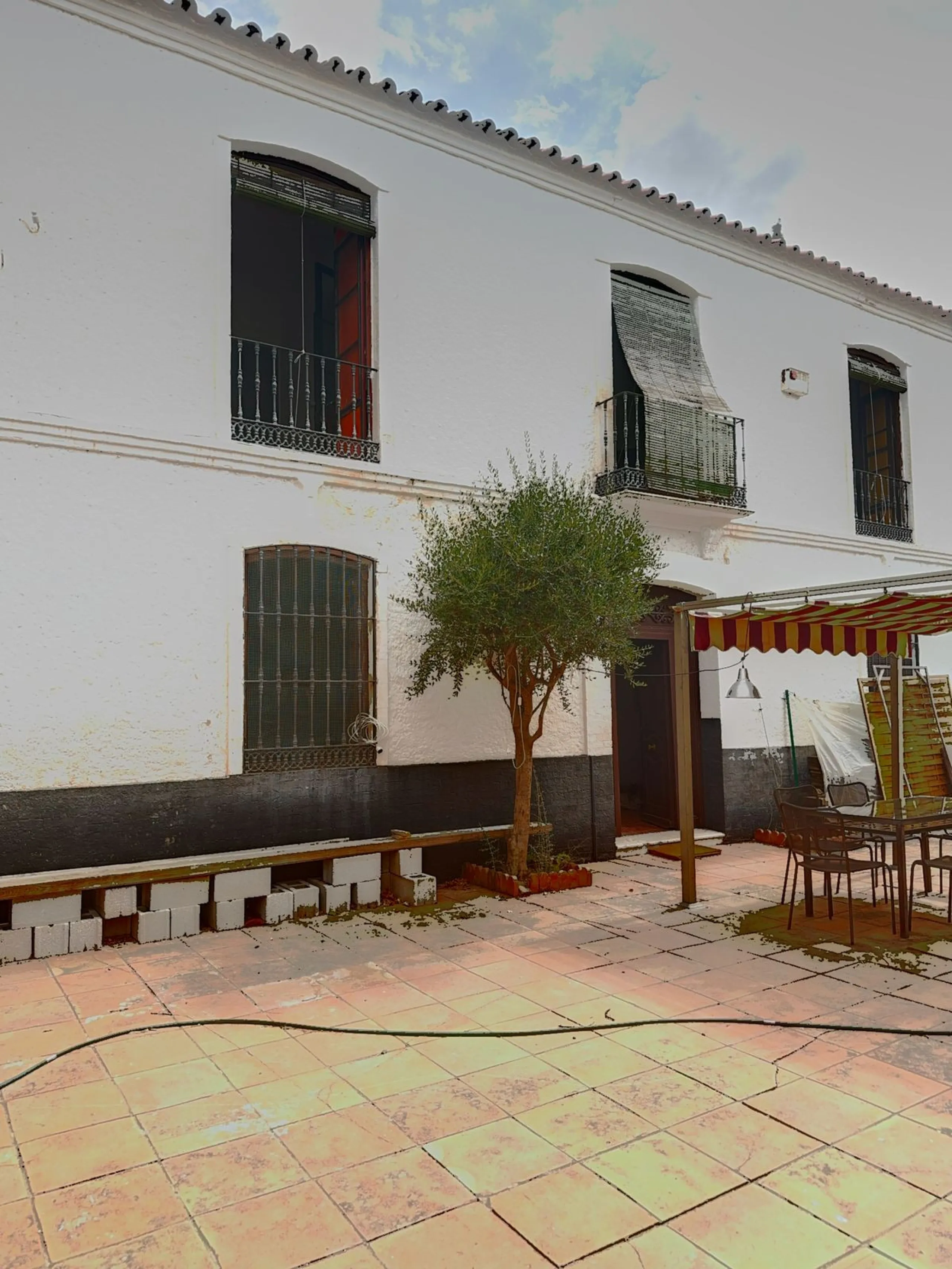 Unique Investment, A Historic Property with Exceptional Potential!