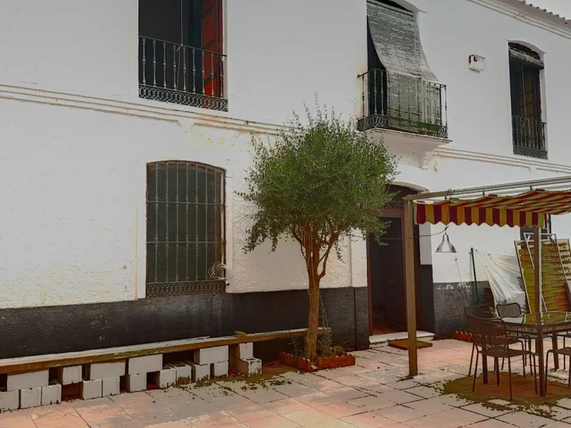 Unique Investment, A Historic Property with Exceptional Potential!