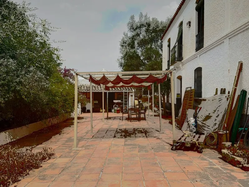 Unique Investment, A Historic Property with Exceptional Potential!