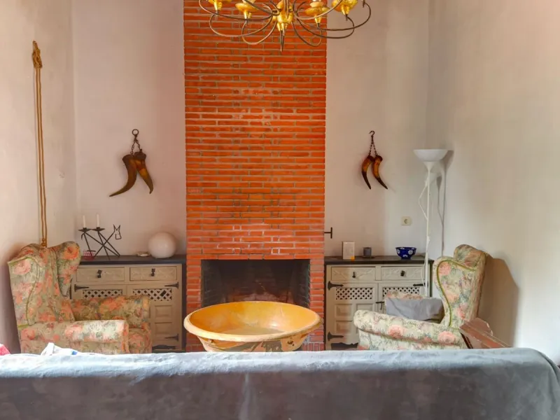Unique Investment, A Historic Property with Exceptional Potential!