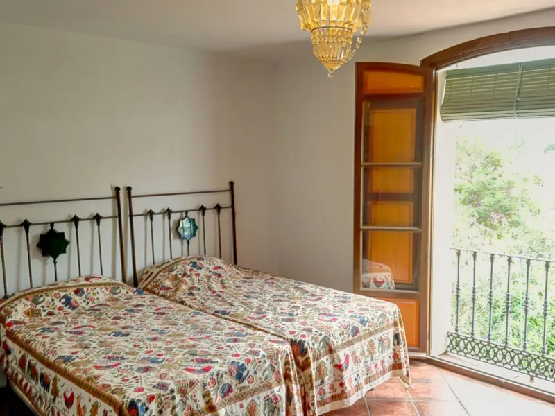 Unique Investment, A Historic Property with Exceptional Potential!