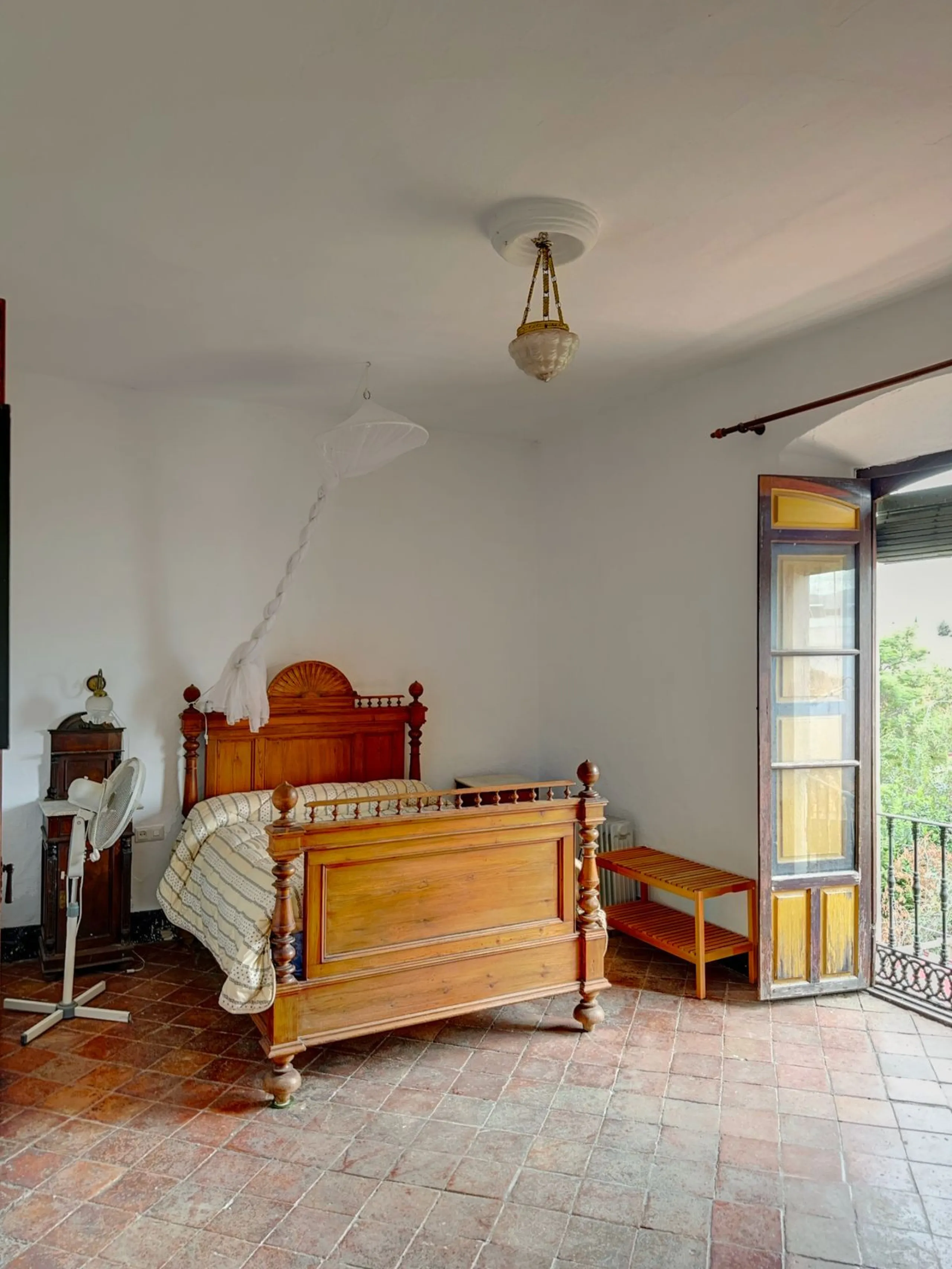 Unique Investment, A Historic Property with Exceptional Potential!
