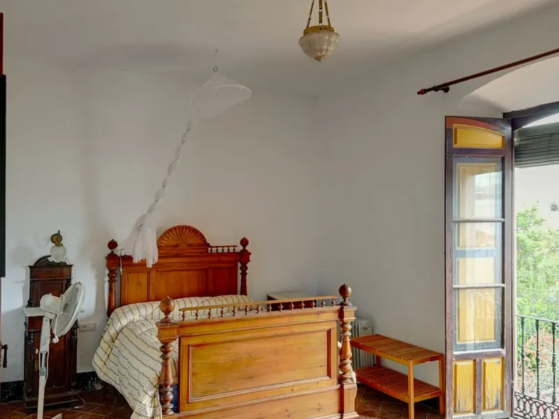 Unique Investment, A Historic Property with Exceptional Potential!