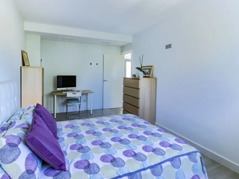 Fantastic semi-detached house with private pool in the middle of San Pedro Alcantara within walking distance to all shops, cafes, restaurants and bars close to the urbanisation.