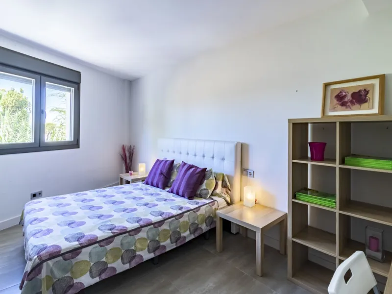 Fantastic semi-detached house with private pool in the middle of San Pedro Alcantara within walking distance to all shops, cafes, restaurants and bars close to the urbanisation.