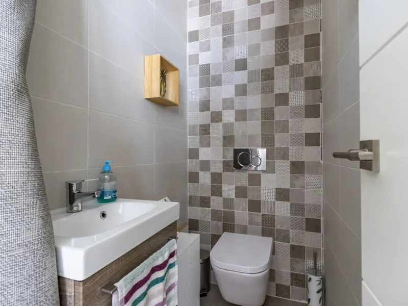 Fantastic semi-detached house with private pool in the middle of San Pedro Alcantara within walking distance to all shops, cafes, restaurants and bars close to the urbanisation.