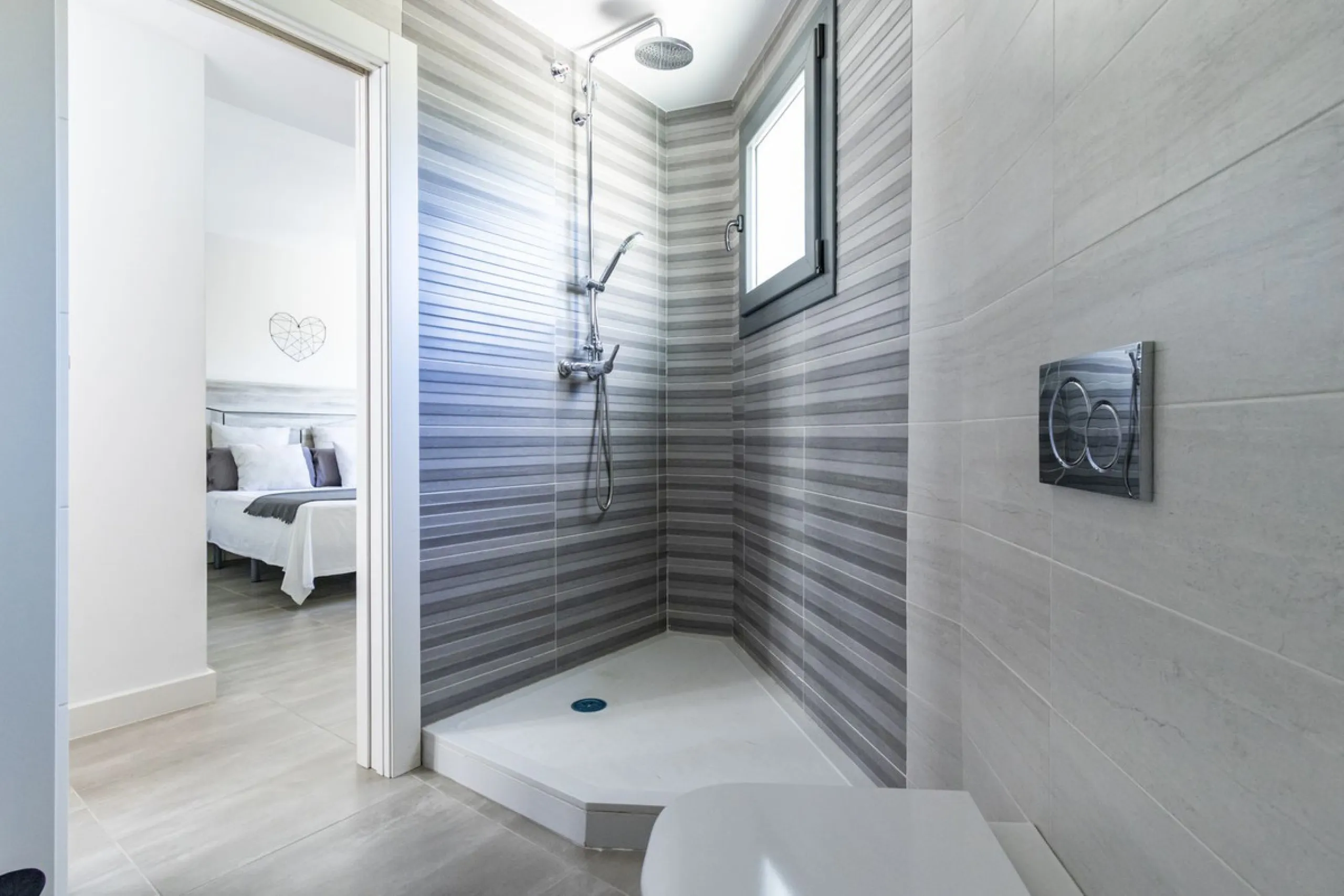 Fantastic semi-detached house with private pool in the middle of San Pedro Alcantara within walking distance to all shops, cafes, restaurants and bars close to the urbanisation.